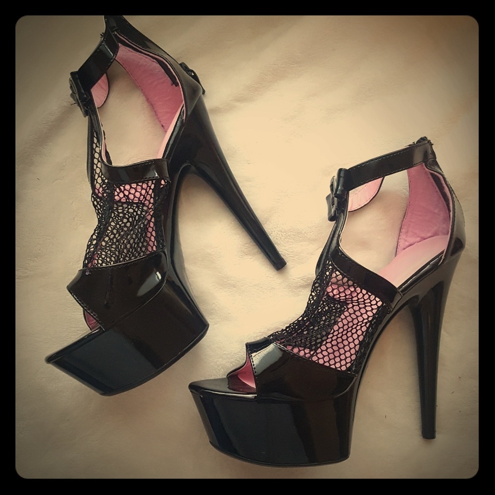 Black Fish Net Heels. Size 9